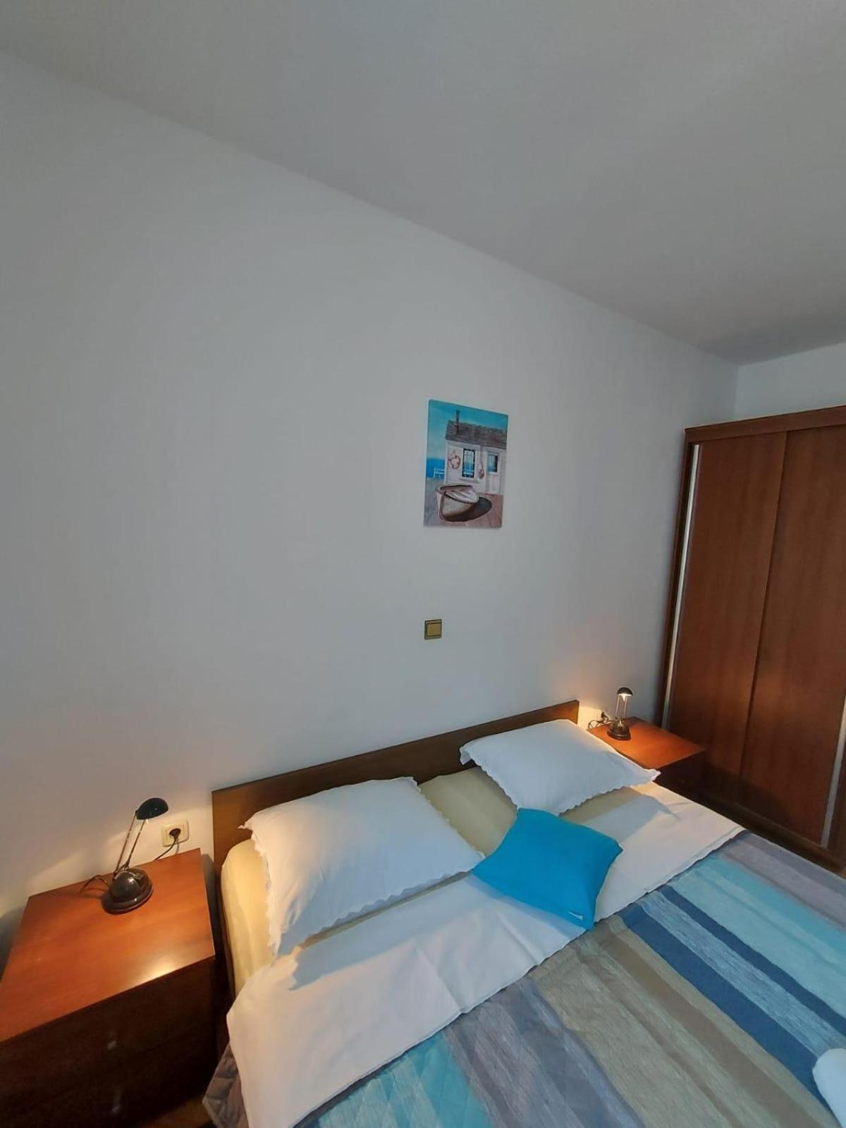 Apartments By The Sea Duce, Omis - 2731 Dugi Rat Pokoj fotografie
